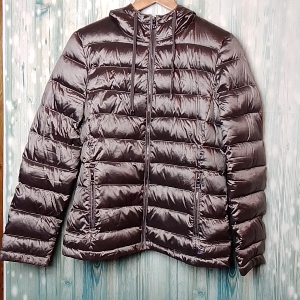 Andrew Marc lightweight puffer down hooded jacket silver medium